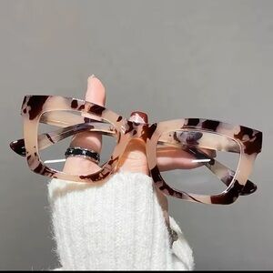 NEW Trendy and light glasses, great quality